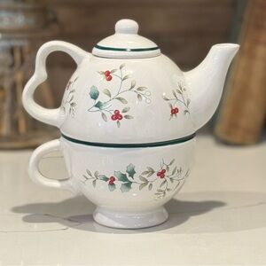 Pfaltzgraff Winterberry "Tea for One" set
